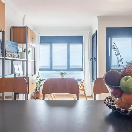 Ocean & Auditorium Views Apartment *